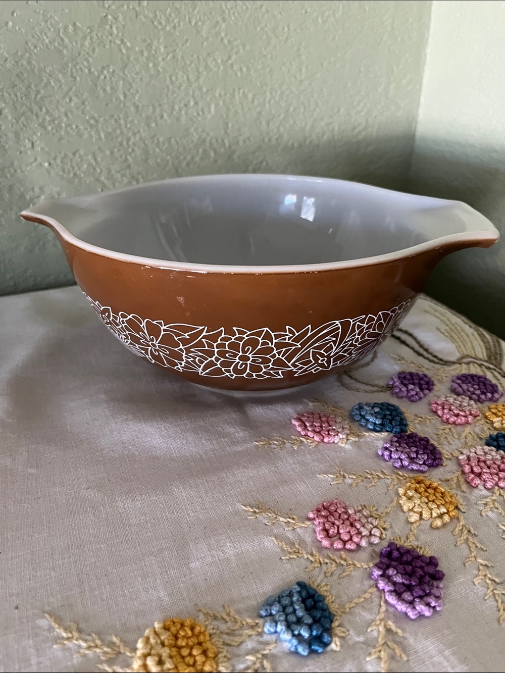 Vintage Pyrex Woodland Dark Brown Cinderella Mixing Serving Bowl 443